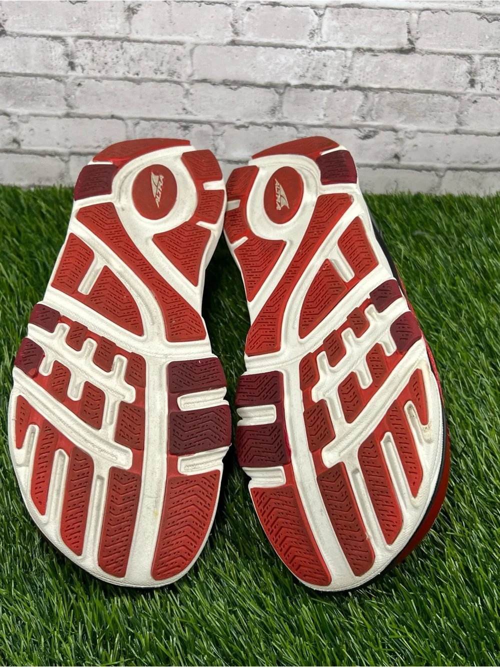 Altra lightweight red